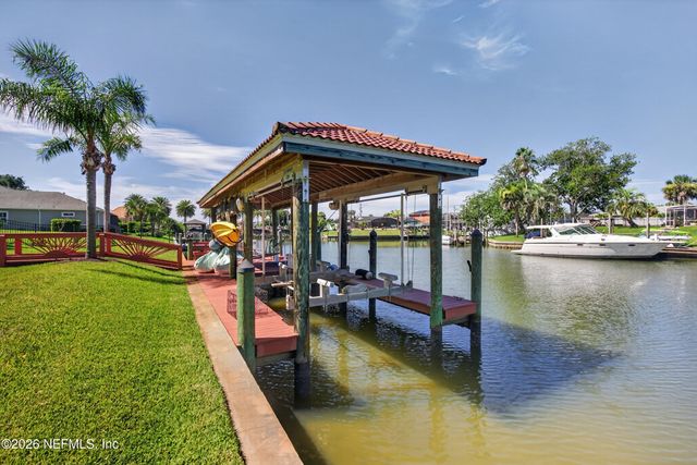 8 OLD OAK Drive N, Palm Coast, FL 32137
