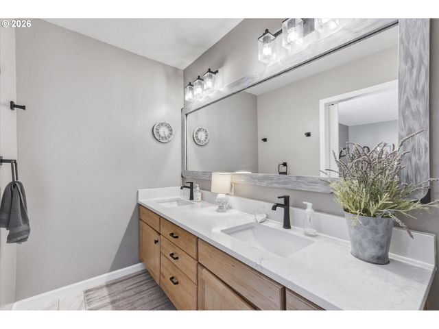 527 26TH Ave, Longview, WA 98632