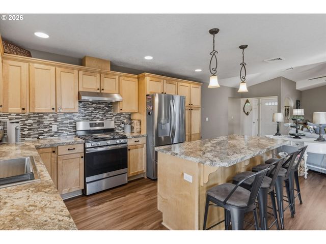 527 26TH Ave, Longview, WA 98632