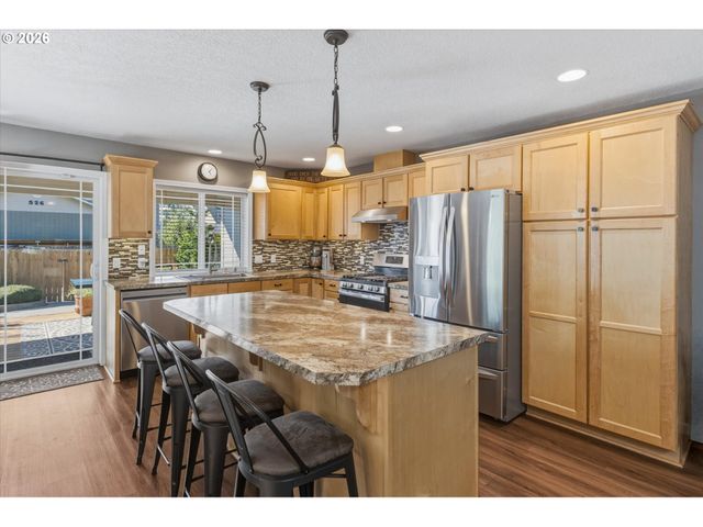 527 26TH Ave, Longview, WA 98632