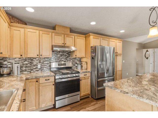 527 26TH Ave, Longview, WA 98632