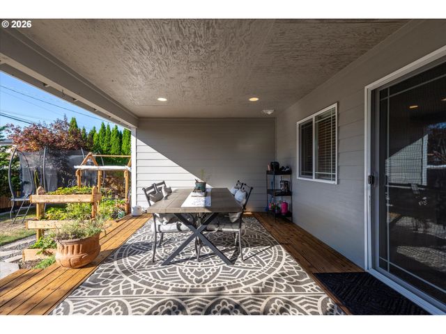 527 26TH Ave, Longview, WA 98632