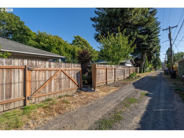 527 26TH Ave, Longview, WA 98632