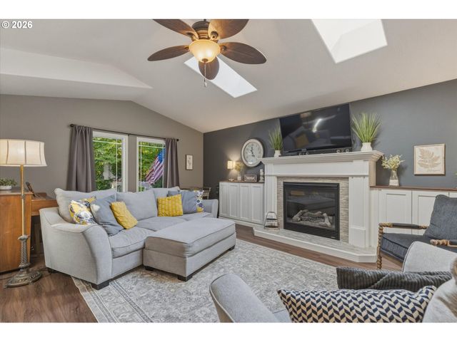 527 26TH Ave, Longview, WA 98632