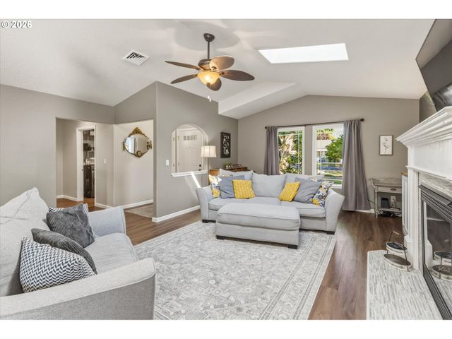 527 26TH Ave, Longview, WA 98632