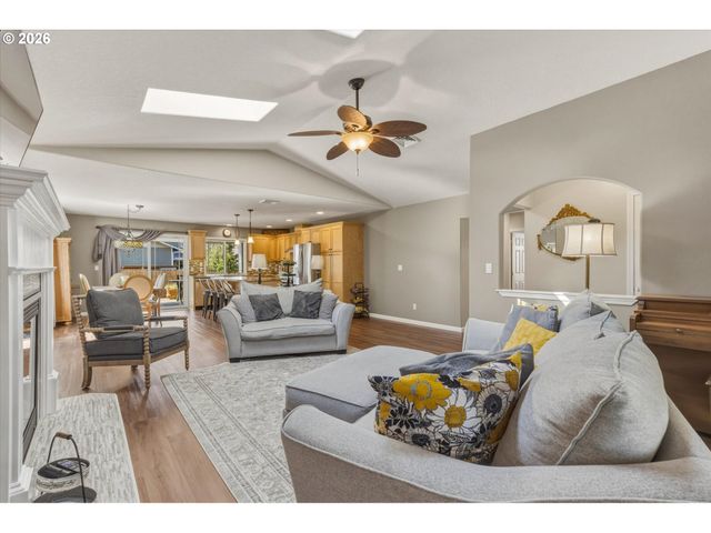 527 26TH Ave, Longview, WA 98632
