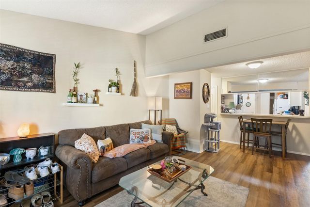 806 W 24th ST 328, Austin, TX 78705