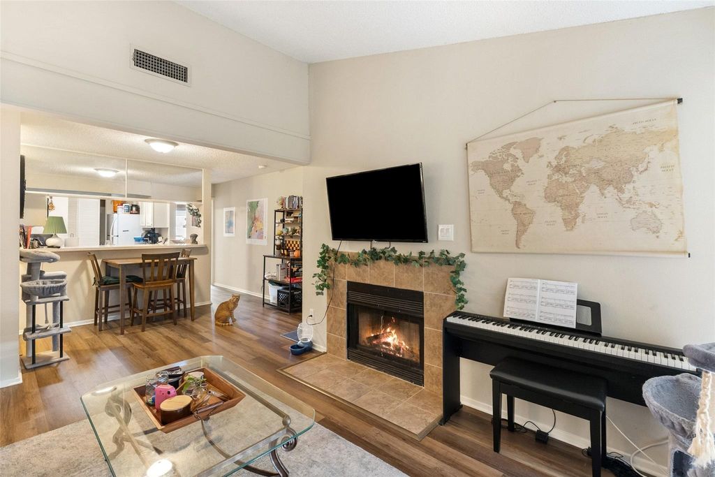 806 W 24th ST 328, Austin, TX 78705