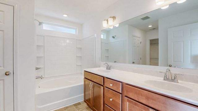 156 Hampshire Way, White House, TN 37188