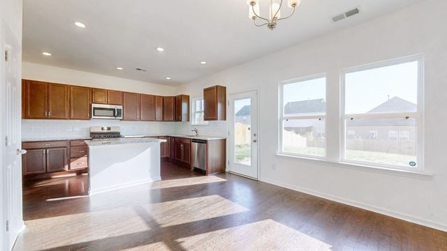 156 Hampshire Way, White House, TN 37188