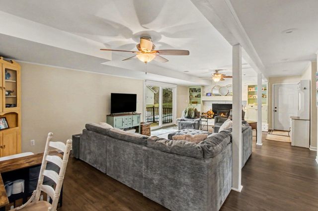 5060 Glenway Drive, Brighton, MI 48116