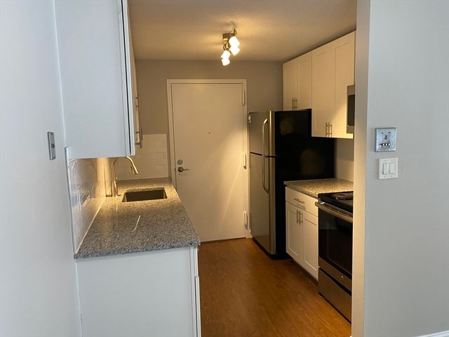 1 Silver Hill 4, Natick, MA 01760