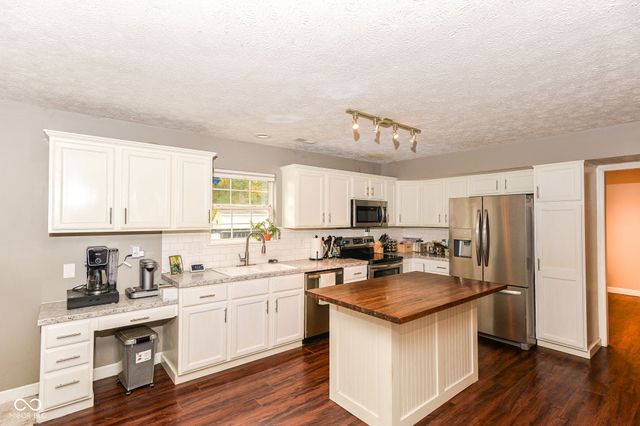11122 Oakspring Court, Indianapolis, IN 46239
