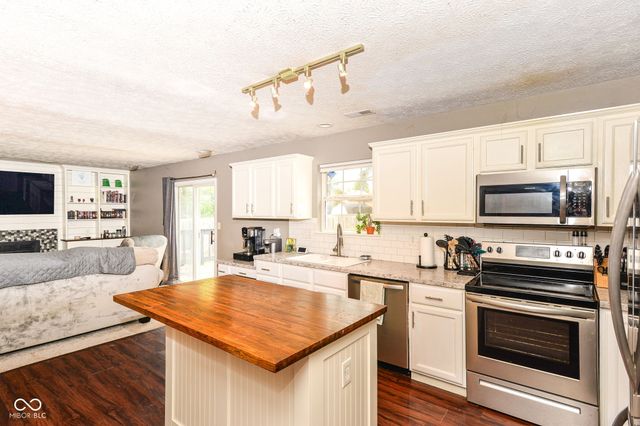 11122 Oakspring Court, Indianapolis, IN 46239
