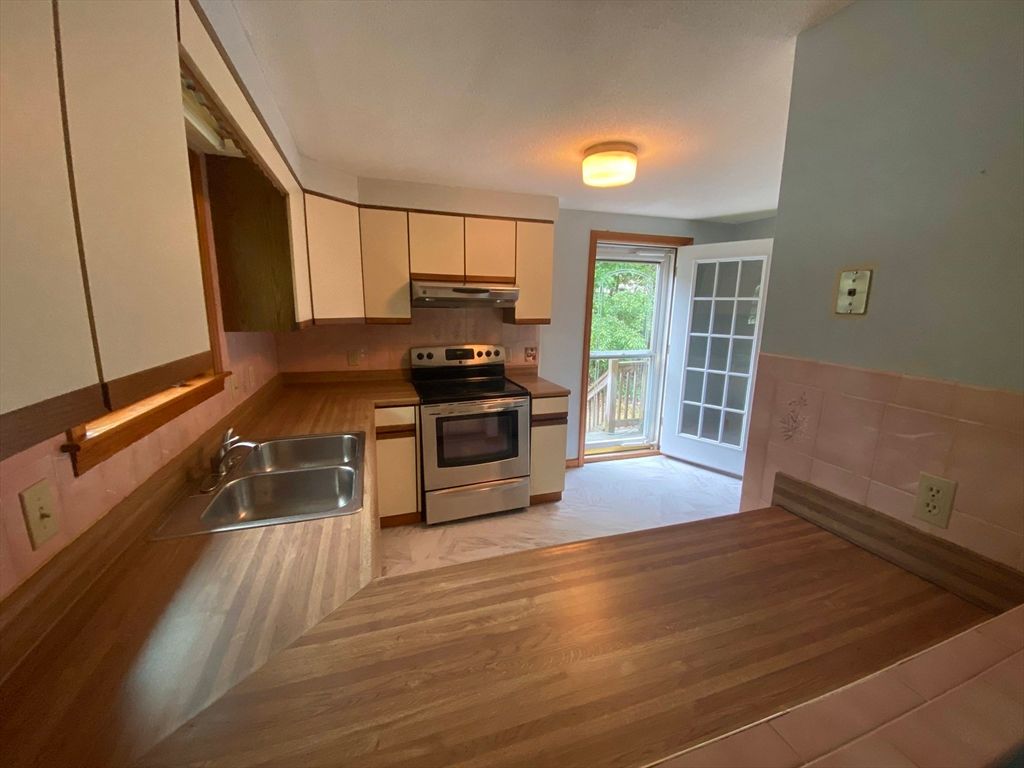 39 Jefferson Avenue 1, Woburn, MA 01801