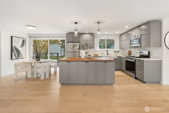 18428 66th Avenue W, Lynnwood, WA 98037