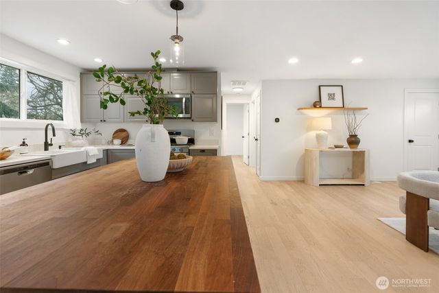 18428 66th Avenue W, Lynnwood, WA 98037