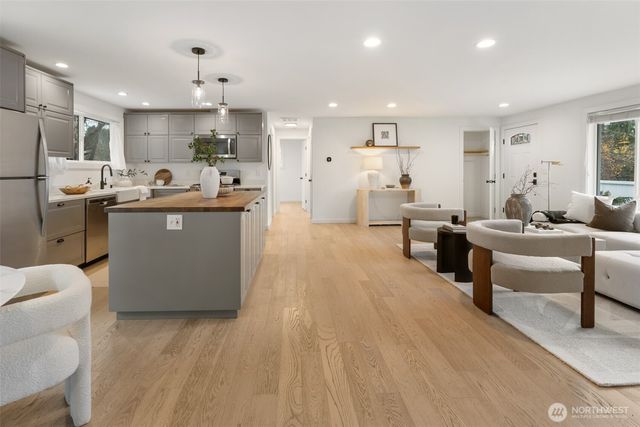 18428 66th Avenue W, Lynnwood, WA 98037