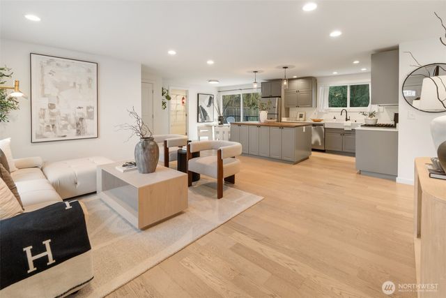 18428 66th Avenue W, Lynnwood, WA 98037