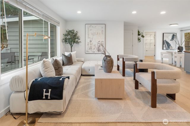 18428 66th Avenue W, Lynnwood, WA 98037