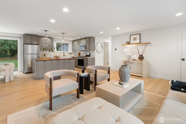 18428 66th Avenue W, Lynnwood, WA 98037