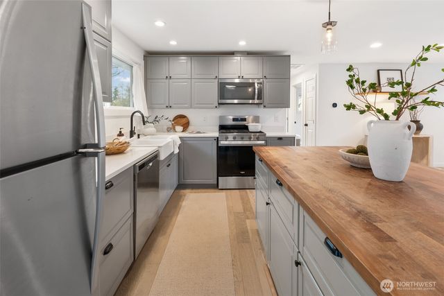 18428 66th Avenue W, Lynnwood, WA 98037