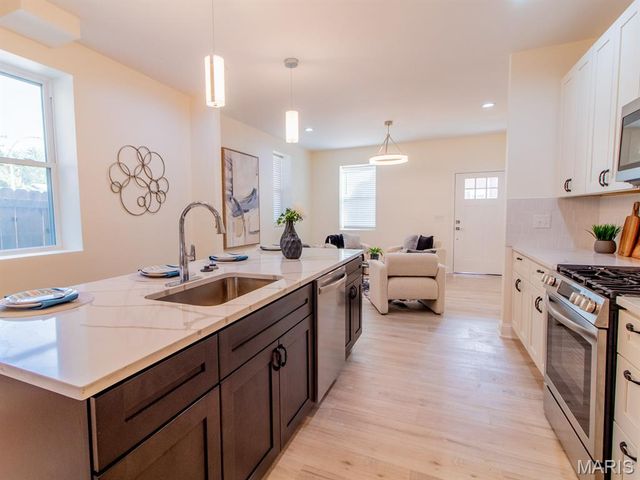 6901 Pennsylvania Avenue, St Louis, MO 63111