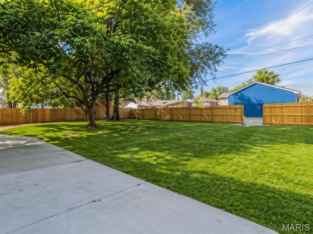 6901 Pennsylvania Avenue, St Louis, MO 63111