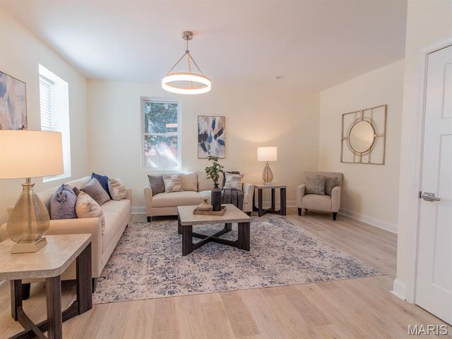 6901 Pennsylvania Avenue, St Louis, MO 63111