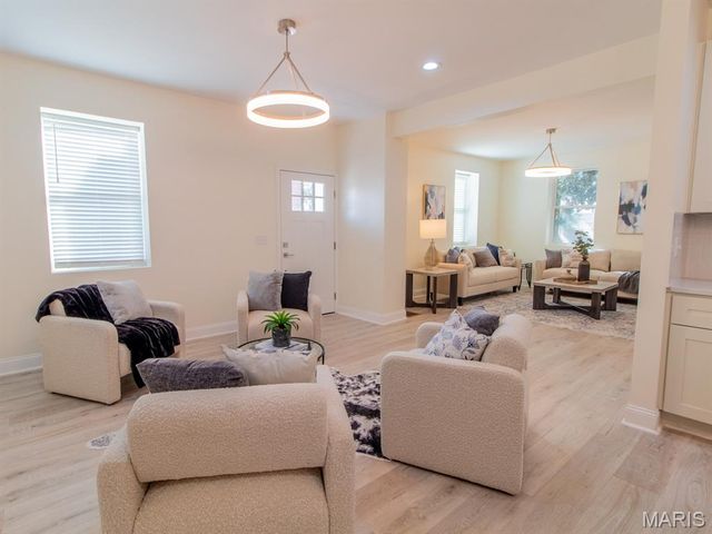 6901 Pennsylvania Avenue, St Louis, MO 63111