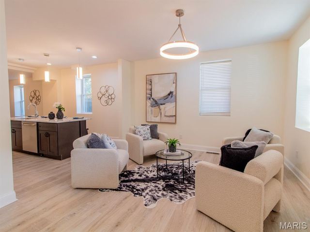 6901 Pennsylvania Avenue, St Louis, MO 63111