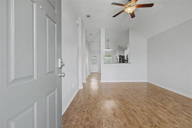 111 Enfield Court, Huntsville, TX 77320