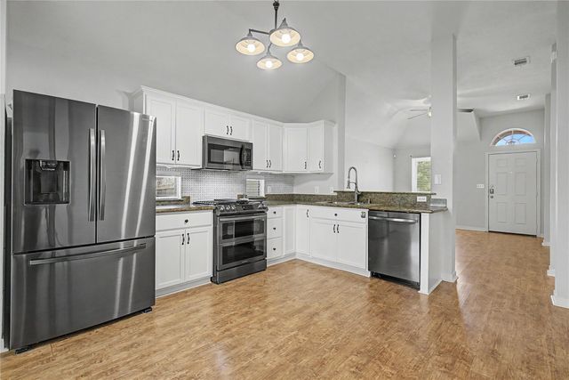 111 Enfield Court, Huntsville, TX 77320