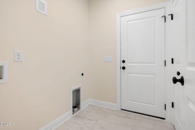 9453 Nc 42, Holly Springs, NC 27540