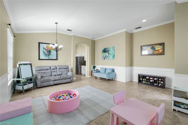 2095 Sagebrush CIR, Naples, FL 34120