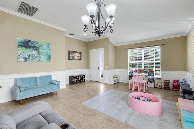 2095 Sagebrush CIR, Naples, FL 34120