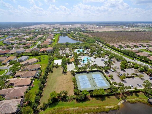 2095 Sagebrush CIR, Naples, FL 34120