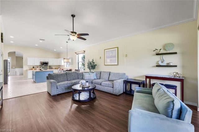 2095 Sagebrush CIR, Naples, FL 34120