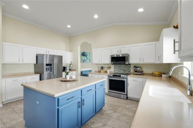 2095 Sagebrush CIR, Naples, FL 34120