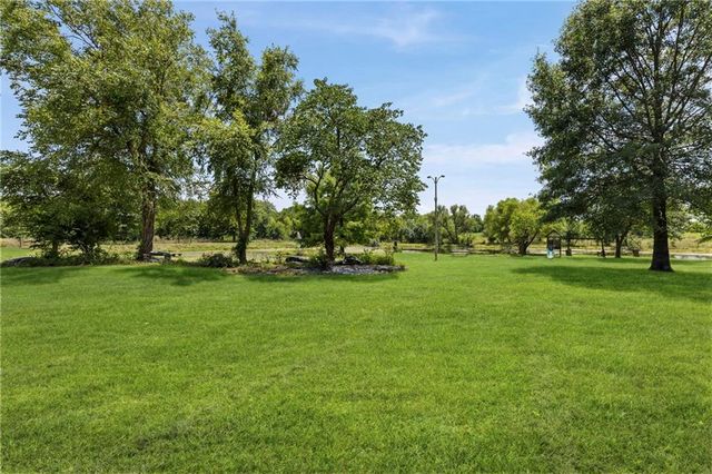 5253 W 215th Street, Bucyrus, KS 66013