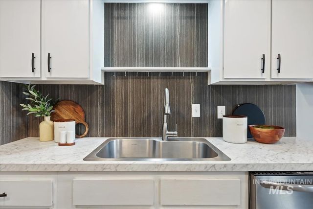 6417 W Everett St, Boise, ID 83704