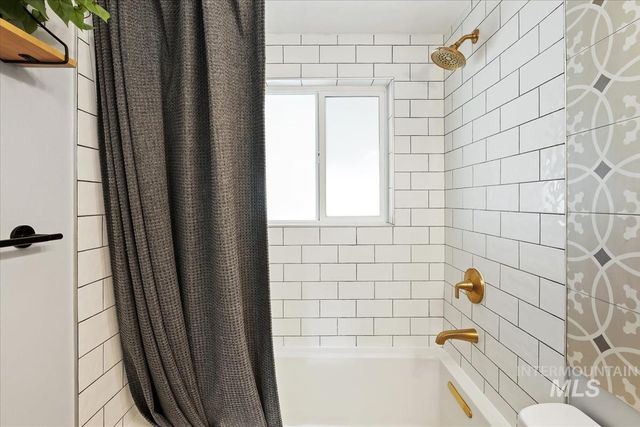 6417 W Everett St, Boise, ID 83704