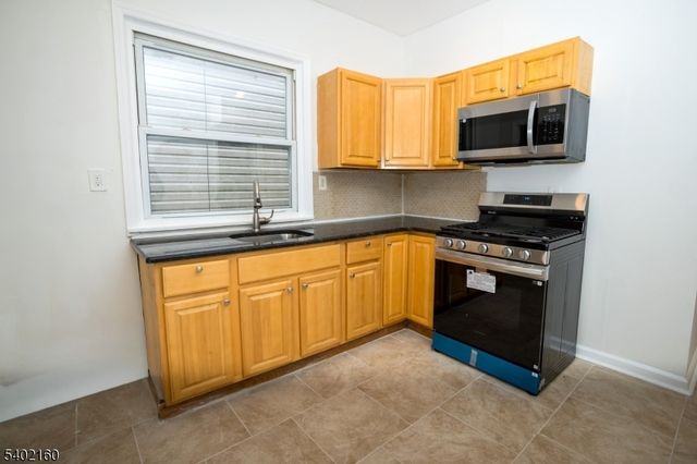 120 S 7Th St, Newark City, NJ 07107