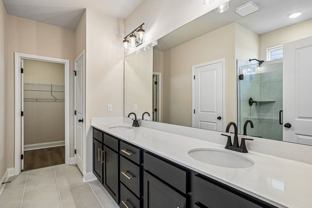 1083 Large Poppy Dr, La Vergne, TN 37086