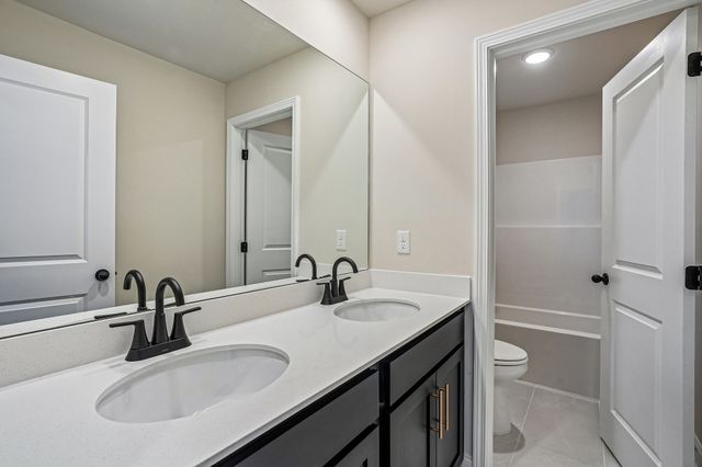 1083 Large Poppy Dr, La Vergne, TN 37086