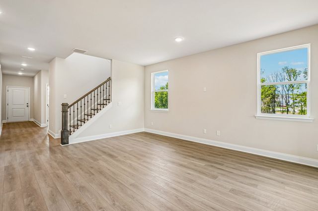 1083 Large Poppy Dr, La Vergne, TN 37086