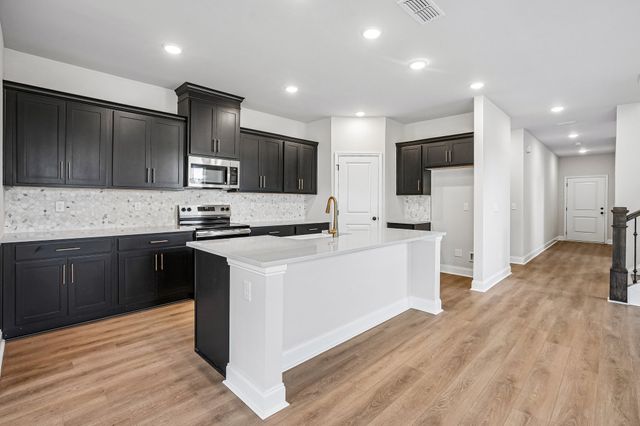 1083 Large Poppy Dr, La Vergne, TN 37086