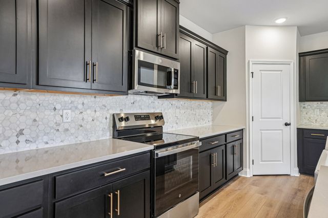 1083 Large Poppy Dr, La Vergne, TN 37086