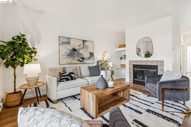 11 Bayside Ct, Richmond, CA 94804