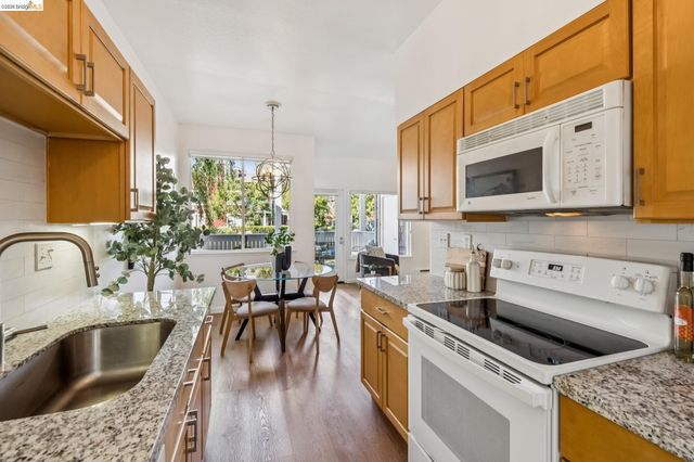 11 Bayside Ct, Richmond, CA 94804